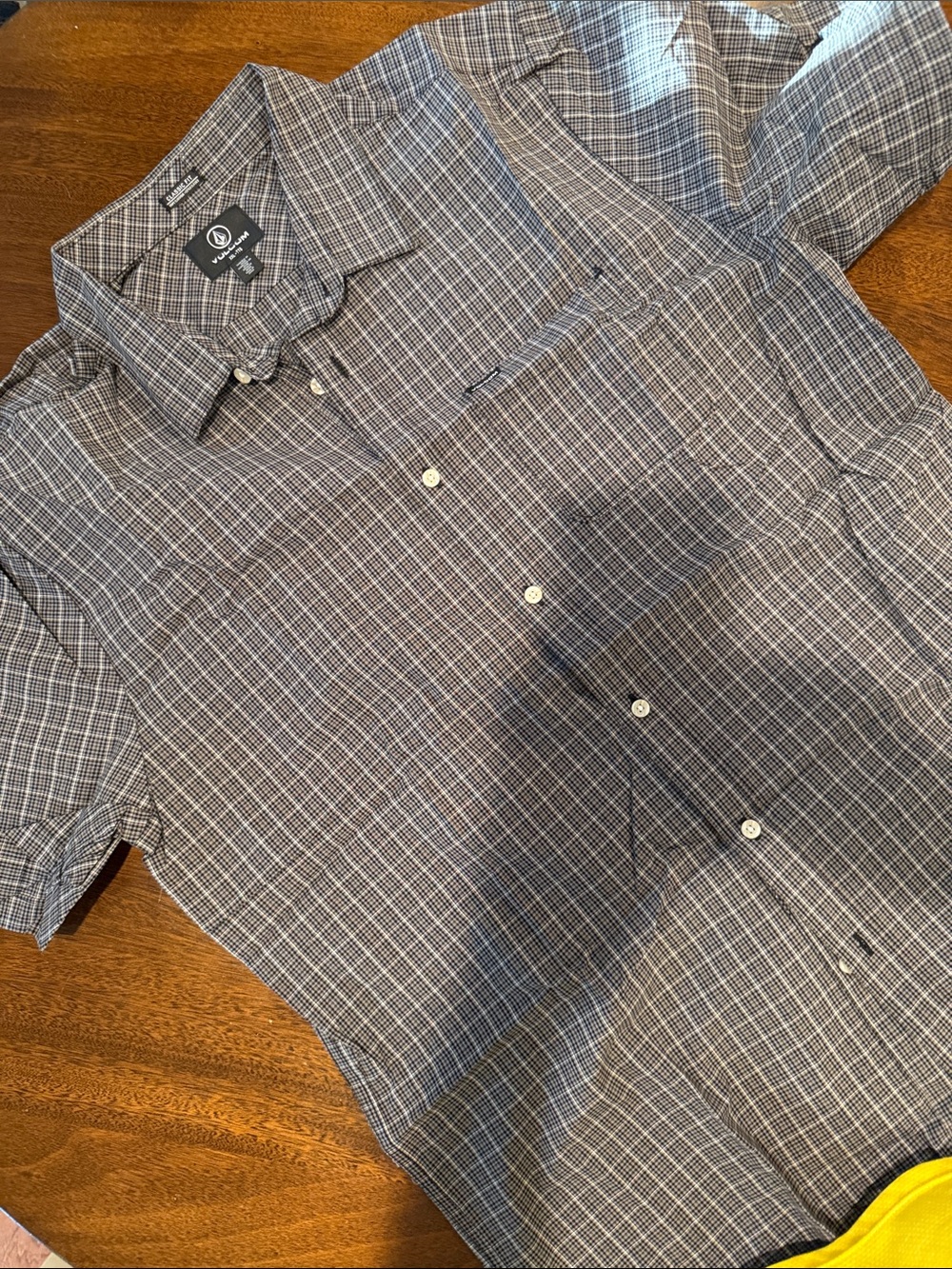Volcom Men's Blue and Gray Plaid Short-Sleeve Button-Down Shirt
